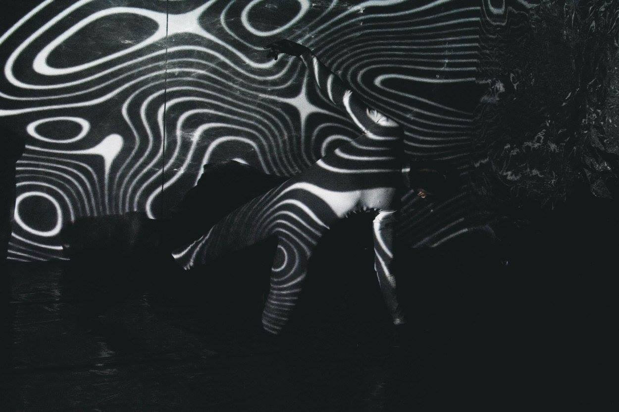 Iluminación de ondas sobre el escenario